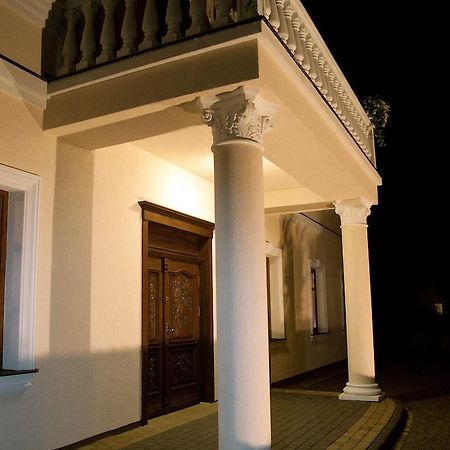 Pokoje Goscinne W Ratuszu Ogrodzieniec Exterior foto