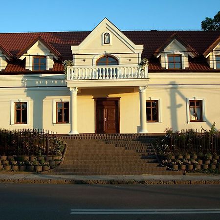 Pokoje Goscinne W Ratuszu Ogrodzieniec Exterior foto